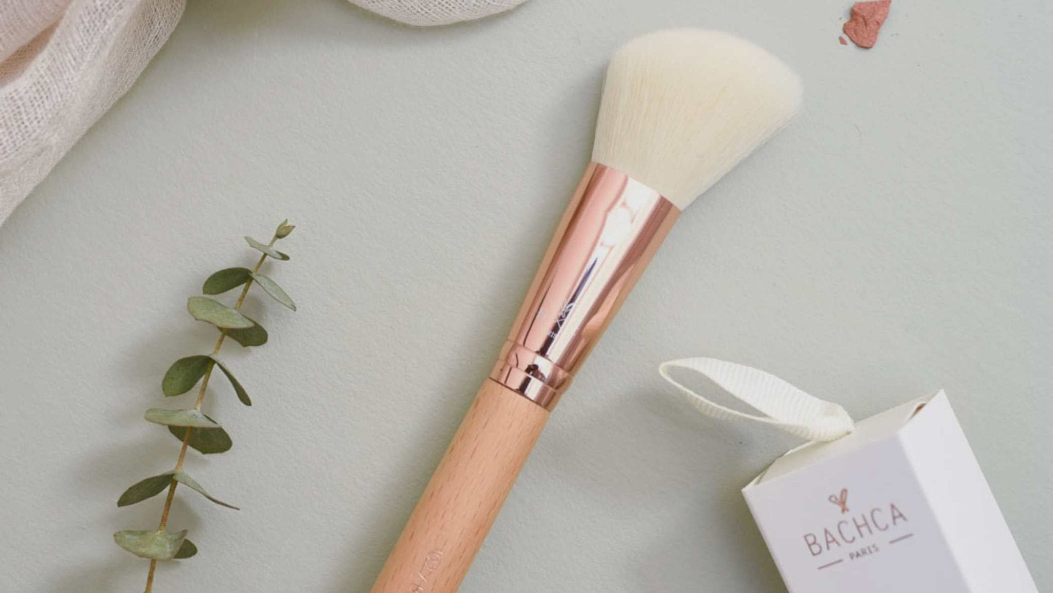 A complete guide to cleaning makeup brushes - French Beauty Co.