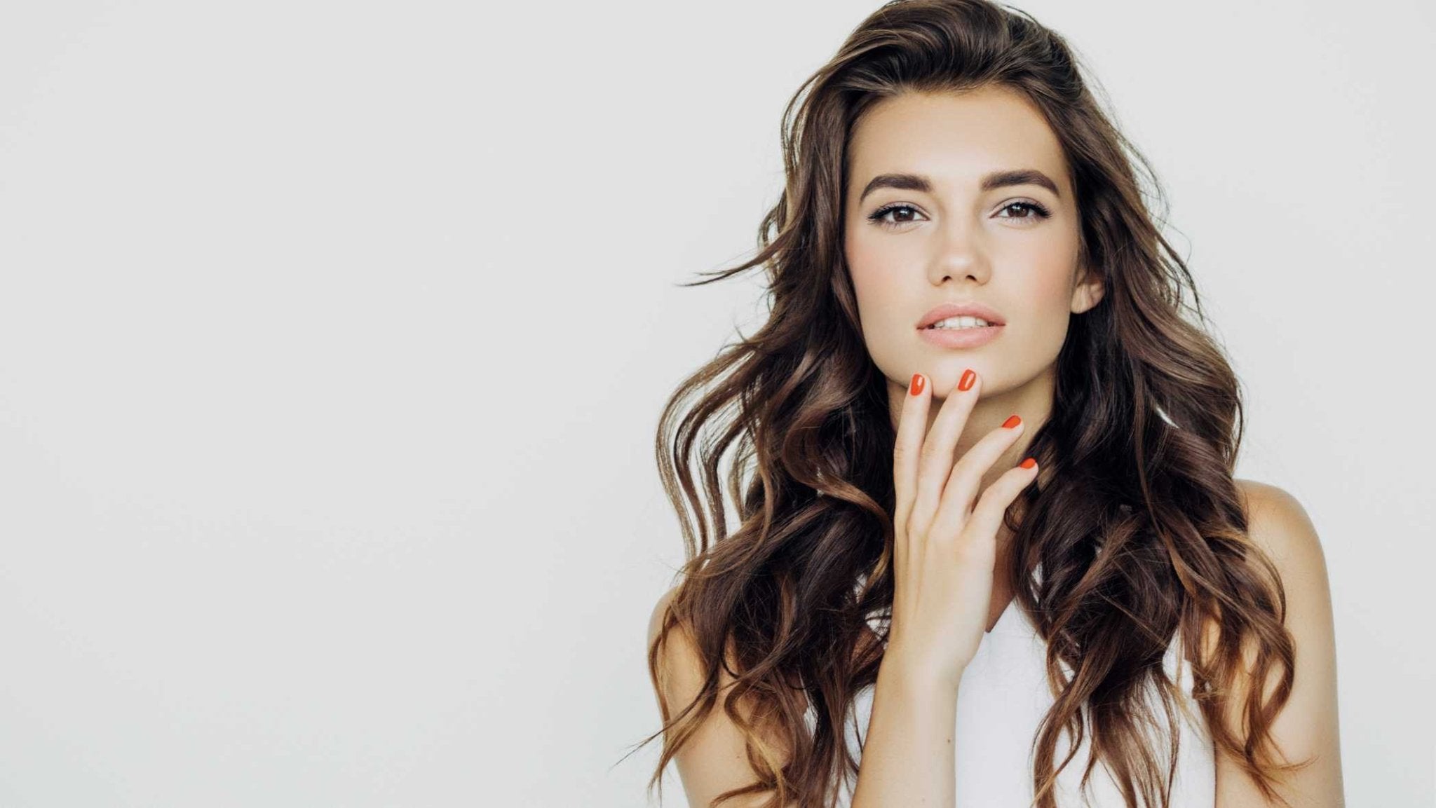 Effortless beauty: Mastering the art of easy beach waves as French women - French Beauty Co.