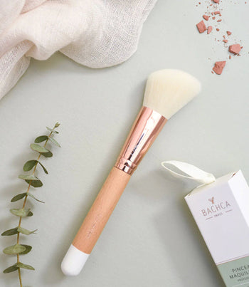 102 Blush Brush